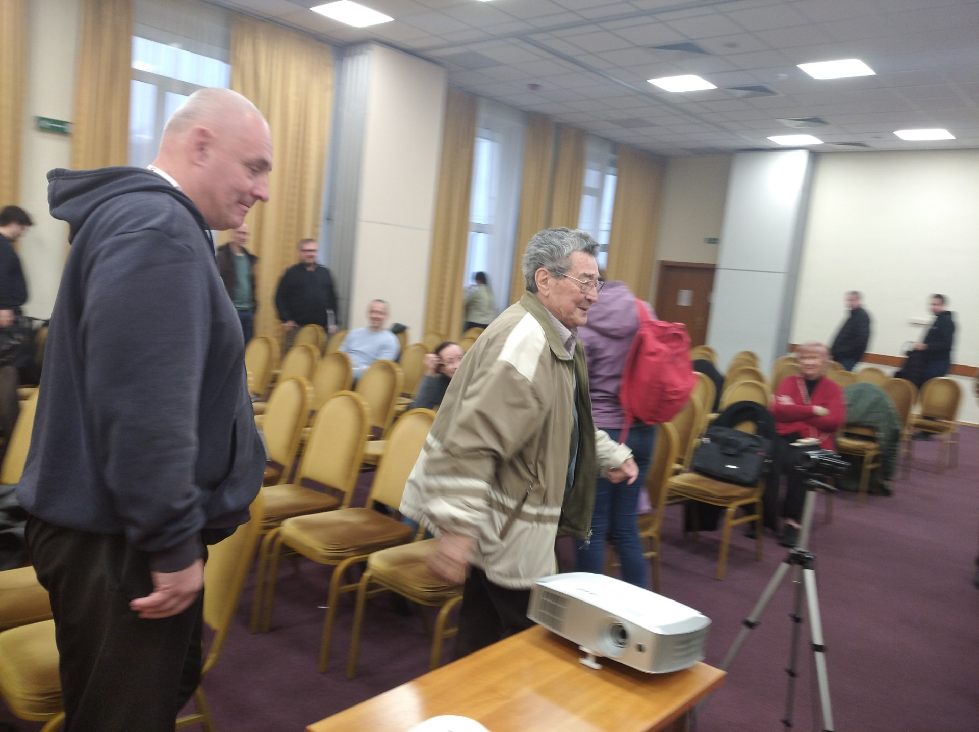 Botár Endre hamarabb távozott